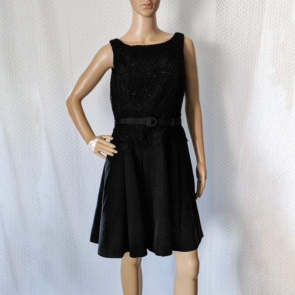 White House Black Market Dresses & Skirts - WHBM belted LBD with pockets